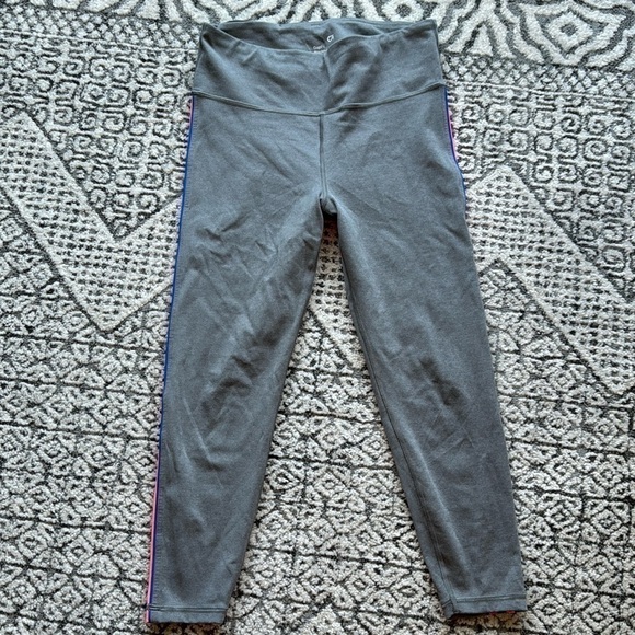 Gap Fit Blackout technology joggers size Medium - Picture 2 of 4